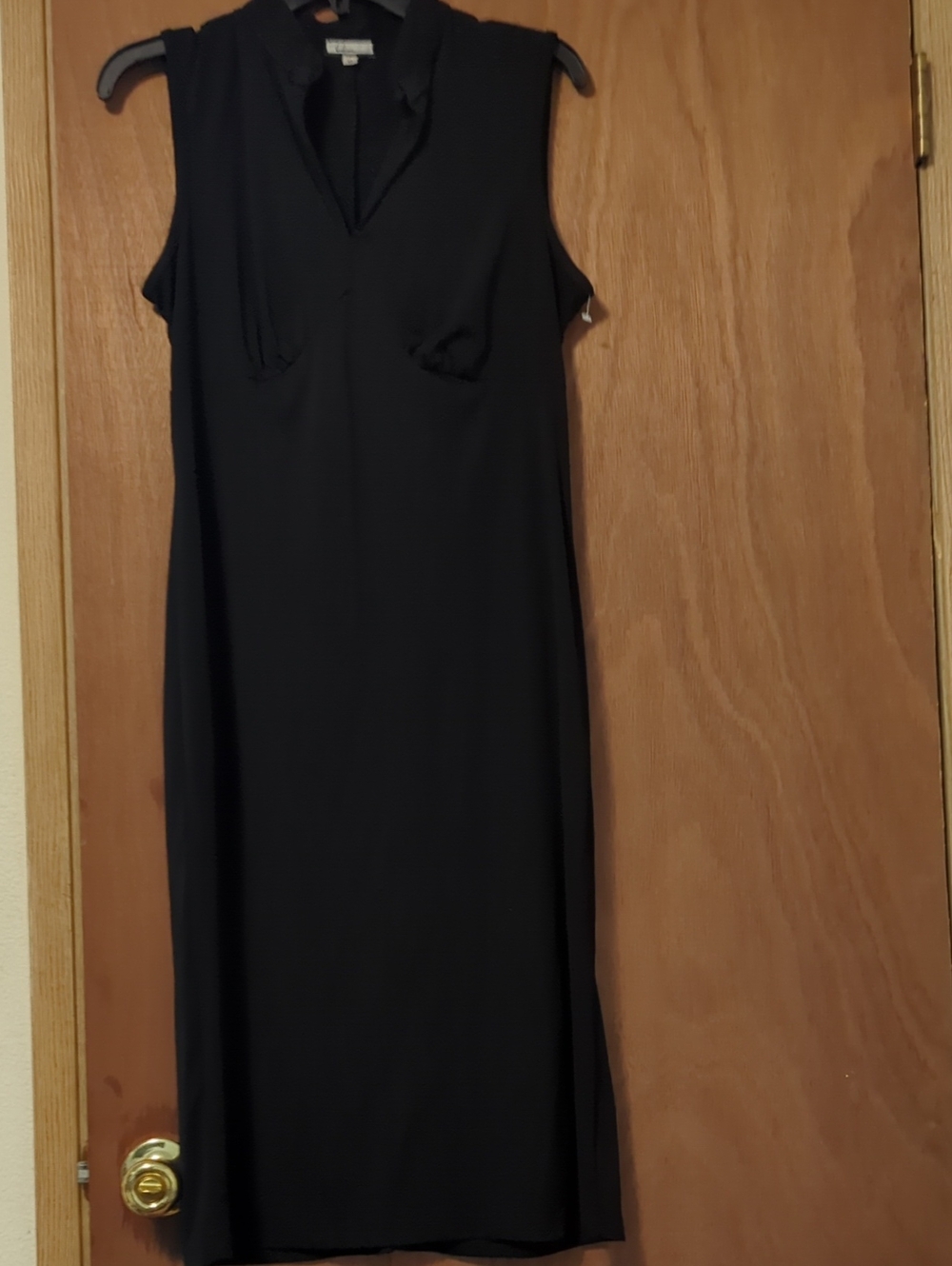 Ladies' Sleeveless Black Midi Dress — Modern V-Neck Shift